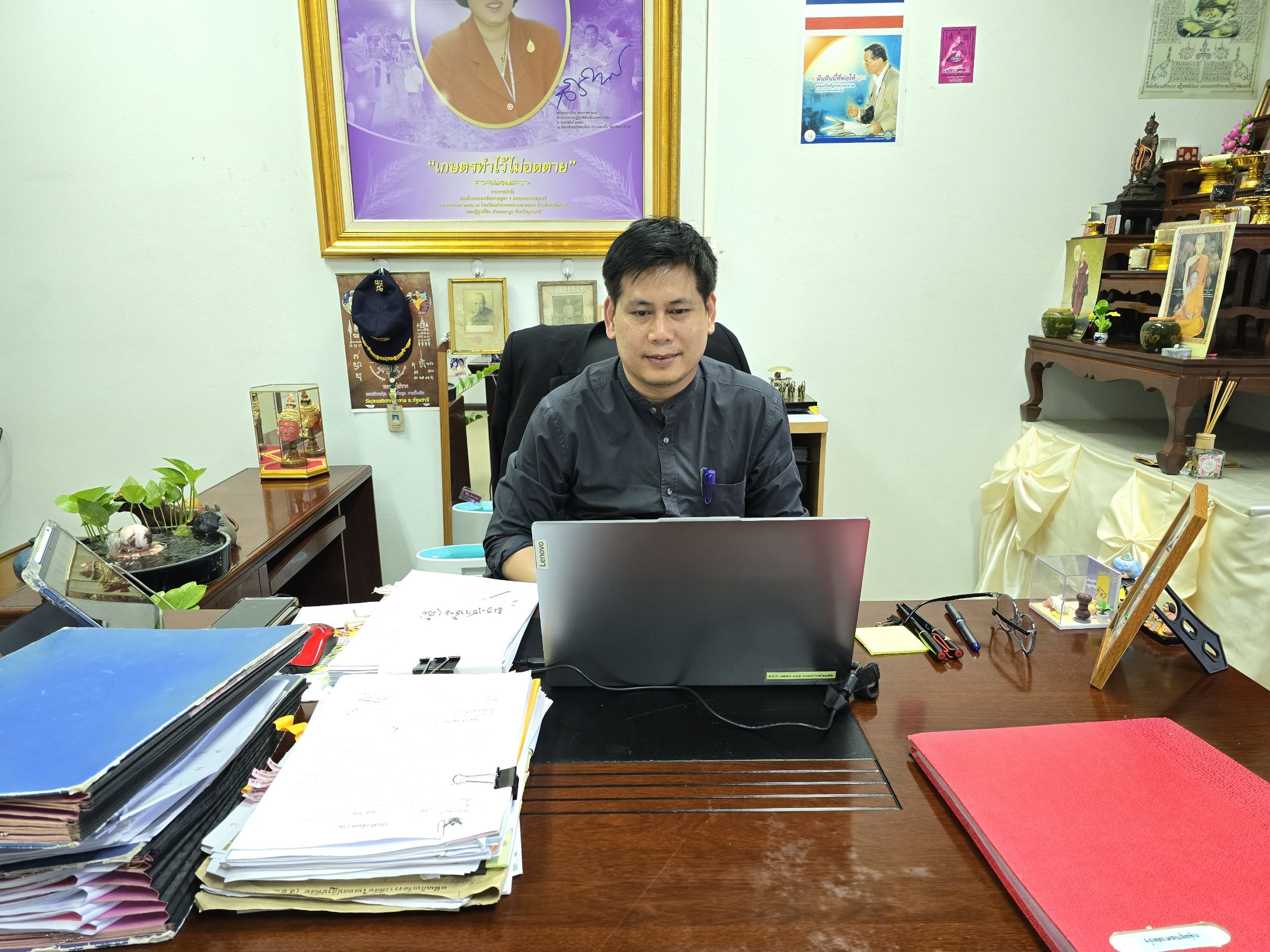 title - วันที่ 23 เมษายน 2569 เวลา 13.30 น. นายวิทูล ประดิษฐบุญ ปฏิรูปที่ดินจังหวัดปราจีนบุรี  พร้อมด้วย นางสาวปาริชาติ ศรีปราชญ์ ผู้อำนวยการกลุ่มยุทธศาสตร์และการปฏิรูปที่ดิน เข้าร่วมการประชุม คณะกรรมการขับเคลื่อนงานด้านการเกษตรจังหวัดปราจีนบุรี ครั้งที่ 1/2569